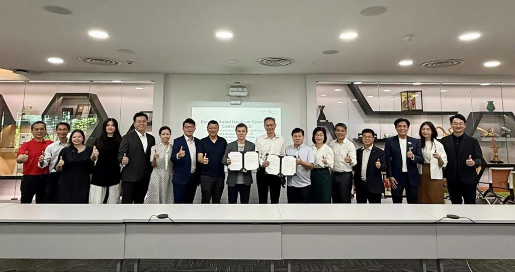 比亚迪成功中标新加坡首个L4级智驾巴士试点项目 - 第1张