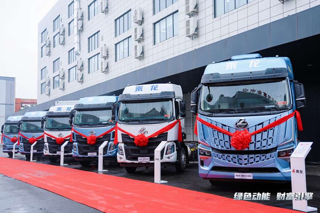 乘龙万里长测展实力,西安乘龙之夜燃动西北创富热潮 - 第1张 - 提加商用车网 乘龙万里长测展实力,西安乘龙之夜燃动西北创富热潮 - 第1张