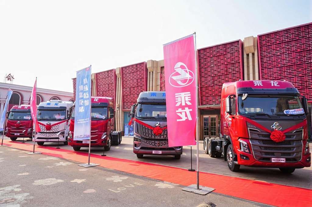 乘龙卡车闪耀乌鲁木齐,共启丝路干线运输创富新程 - 第1张 - 提加商用车网 乘龙卡车闪耀乌鲁木齐,共启丝路干线运输创富新程 - 第1张