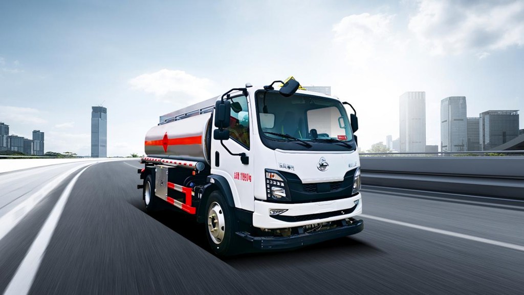 大马力强承载 欧标油罐,乘龙L2 10.2方加油车助您危运稳稳赚 - 第1张 - 提加商用车网 大马力强承载 欧标油罐,乘龙L2 10.2方加油车助您危运稳稳赚 - 第1张