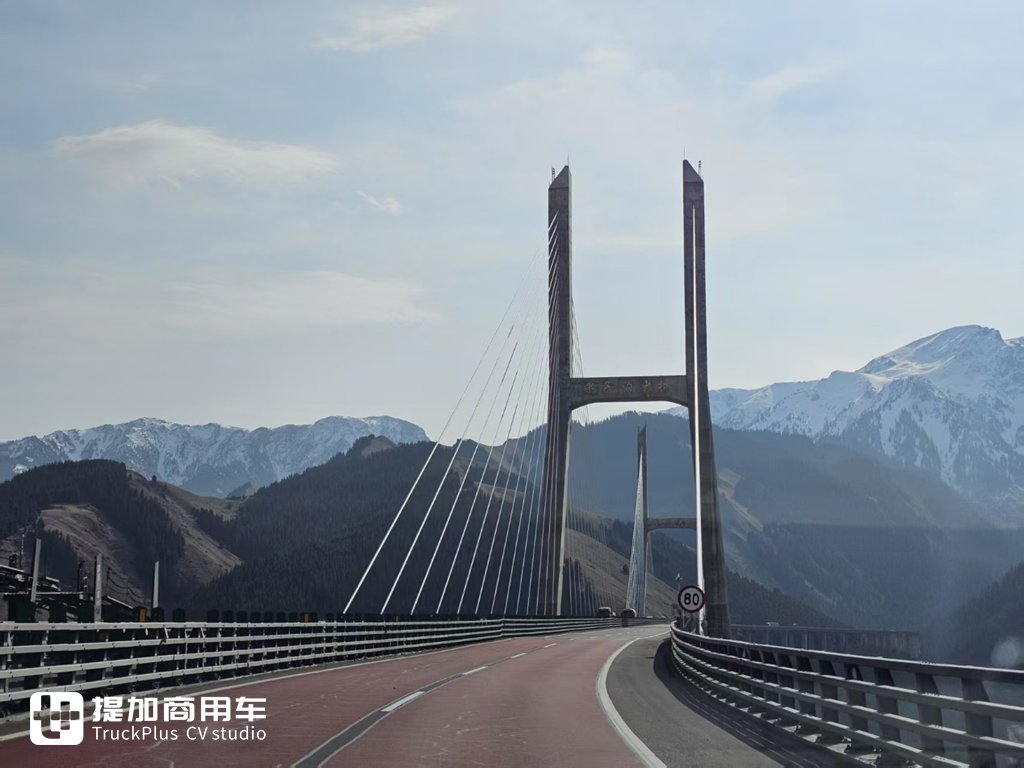 乘龙HK燃气牵引车穿越新疆极限路测,这样的表现能否扛下西北物流大旗 - 第13张 - 提加商用车网 乘龙HK燃气牵引车穿越新疆极限路测,这样的表现能否扛下西北物流大旗 - 第13张