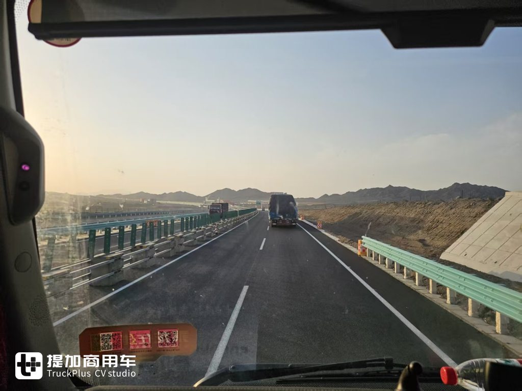 一趟连霍高速,深度体验乘龙HK燃气车,带你看它如何用实力征服西北路况 - 第16张 - 提加商用车网 一趟连霍高速,深度体验乘龙HK燃气车,带你看它如何用实力征服西北路况 - 第16张