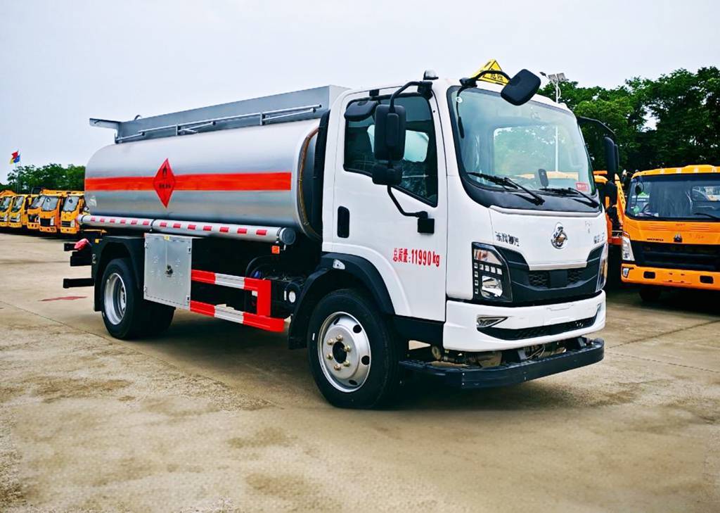 大马力强承载 欧标油罐,乘龙L2 10.2方加油车助您危运稳稳赚 - 第2张 - 提加商用车网 大马力强承载 欧标油罐,乘龙L2 10.2方加油车助您危运稳稳赚 - 第2张