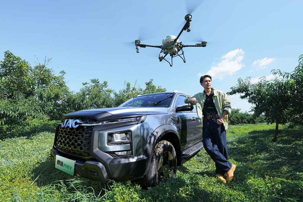 江淮悍途PHEV助力秋收:千扭动力皮卡成为田间“多面手” - 第2张 - 提加商用车网 江淮悍途PHEV助力秋收:千扭动力皮卡成为田间“多面手” - 第2张