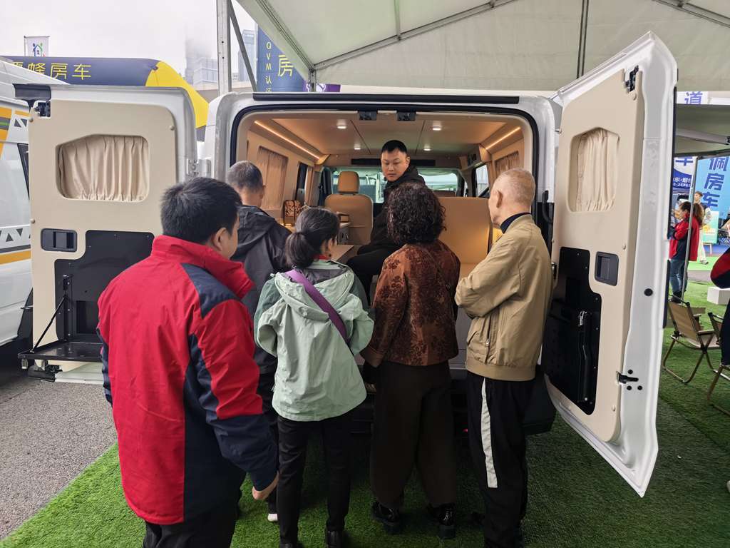 中国重汽轻型汽车登陆成都房车展,五款旅居车构建出行新形态 - 第3张 - 提加商用车网 中国重汽轻型汽车登陆成都房车展,五款旅居车构建出行新形态 - 第3张