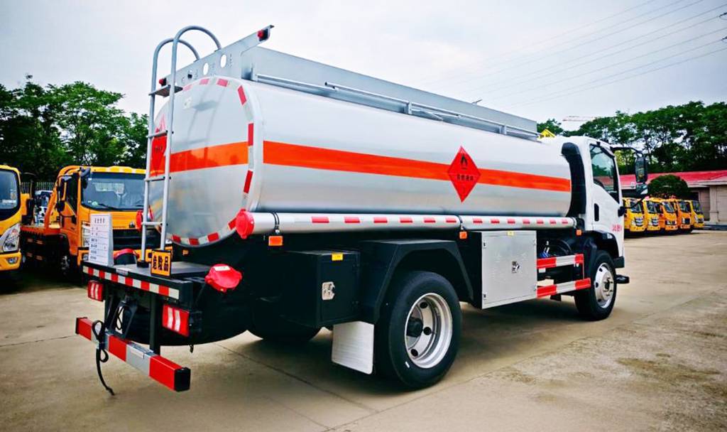 大马力强承载 欧标油罐,乘龙L2 10.2方加油车助您危运稳稳赚 - 第3张 - 提加商用车网 大马力强承载 欧标油罐,乘龙L2 10.2方加油车助您危运稳稳赚 - 第3张