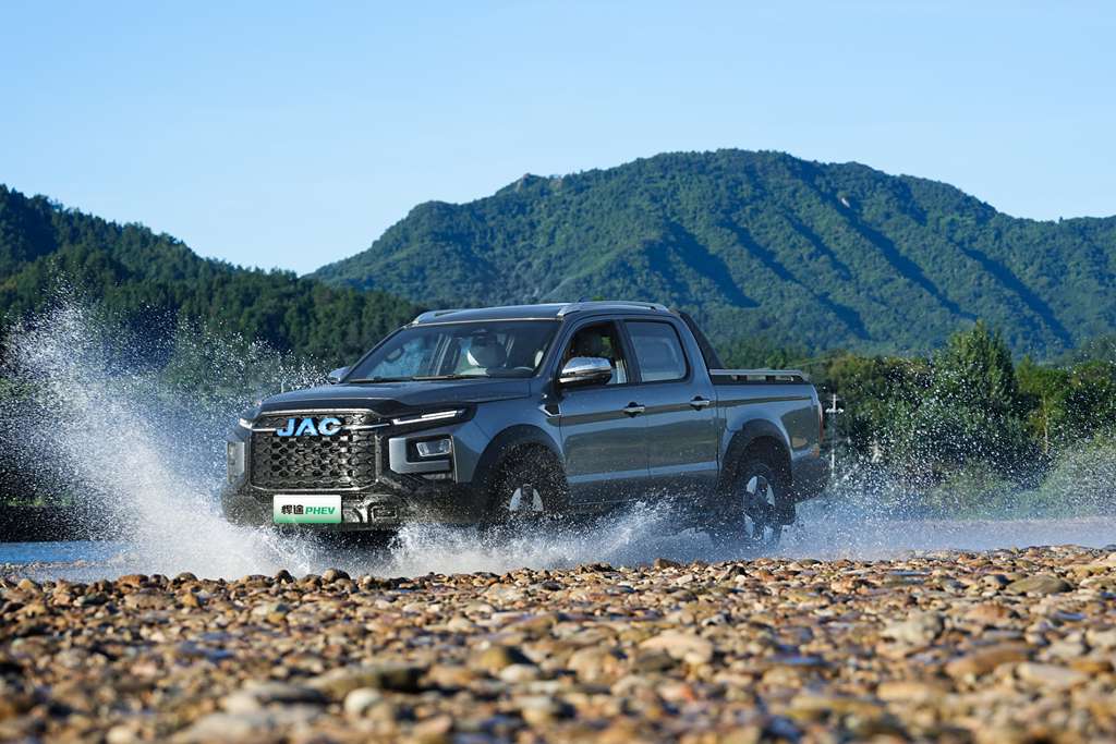 江淮悍途PHEV助力秋收:千扭动力皮卡成为田间“多面手” - 第3张 - 提加商用车网 江淮悍途PHEV助力秋收:千扭动力皮卡成为田间“多面手” - 第3张