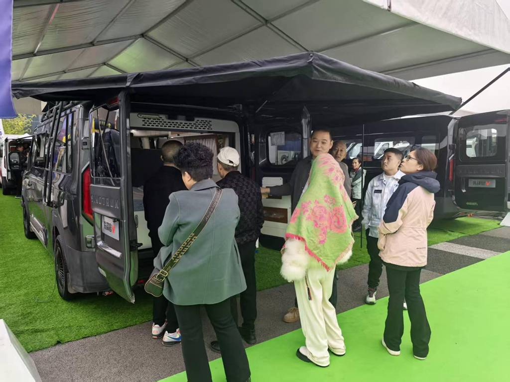 中国重汽轻型汽车登陆成都房车展,五款旅居车构建出行新形态 - 第4张 - 提加商用车网 中国重汽轻型汽车登陆成都房车展,五款旅居车构建出行新形态 - 第4张