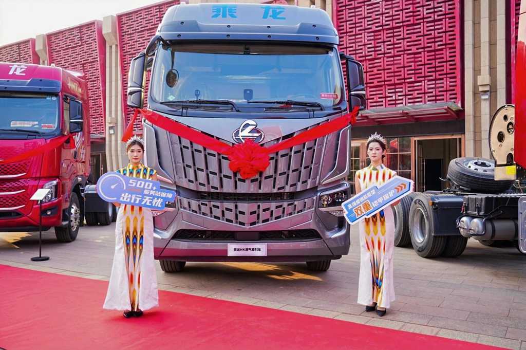 乘龙卡车闪耀乌鲁木齐,共启丝路干线运输创富新程 - 第4张 - 提加商用车网 乘龙卡车闪耀乌鲁木齐,共启丝路干线运输创富新程 - 第4张