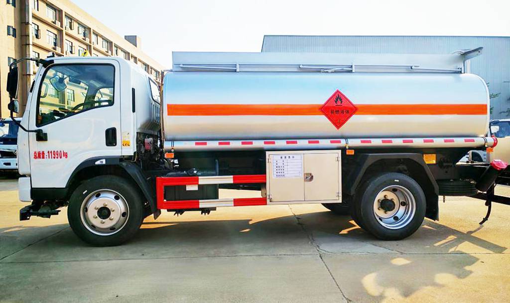 大马力强承载 欧标油罐,乘龙L2 10.2方加油车助您危运稳稳赚 - 第4张 - 提加商用车网 大马力强承载 欧标油罐,乘龙L2 10.2方加油车助您危运稳稳赚 - 第4张