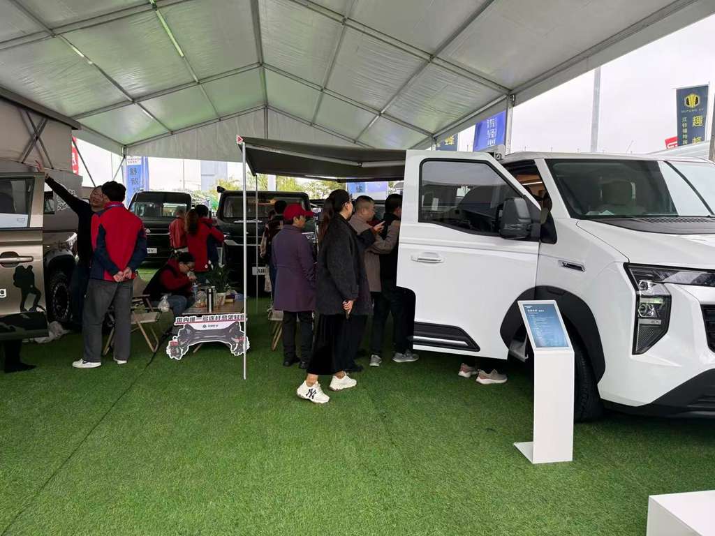 实力圈粉,斩获佳绩!中国重汽轻型汽车成都房车展圆满收官 - 第6张 - 提加商用车网 实力圈粉,斩获佳绩!中国重汽轻型汽车成都房车展圆满收官 - 第6张