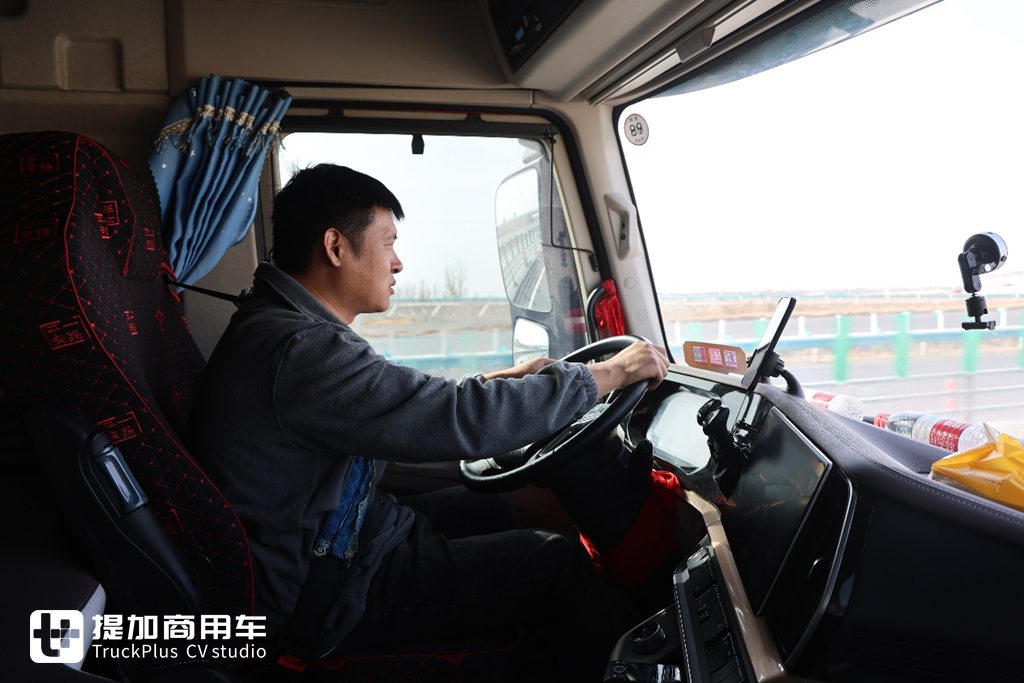 乘龙HK燃气牵引车穿越新疆极限路测,这样的表现能否扛下西北物流大旗 - 第6张 - 提加商用车网 乘龙HK燃气牵引车穿越新疆极限路测,这样的表现能否扛下西北物流大旗 - 第6张