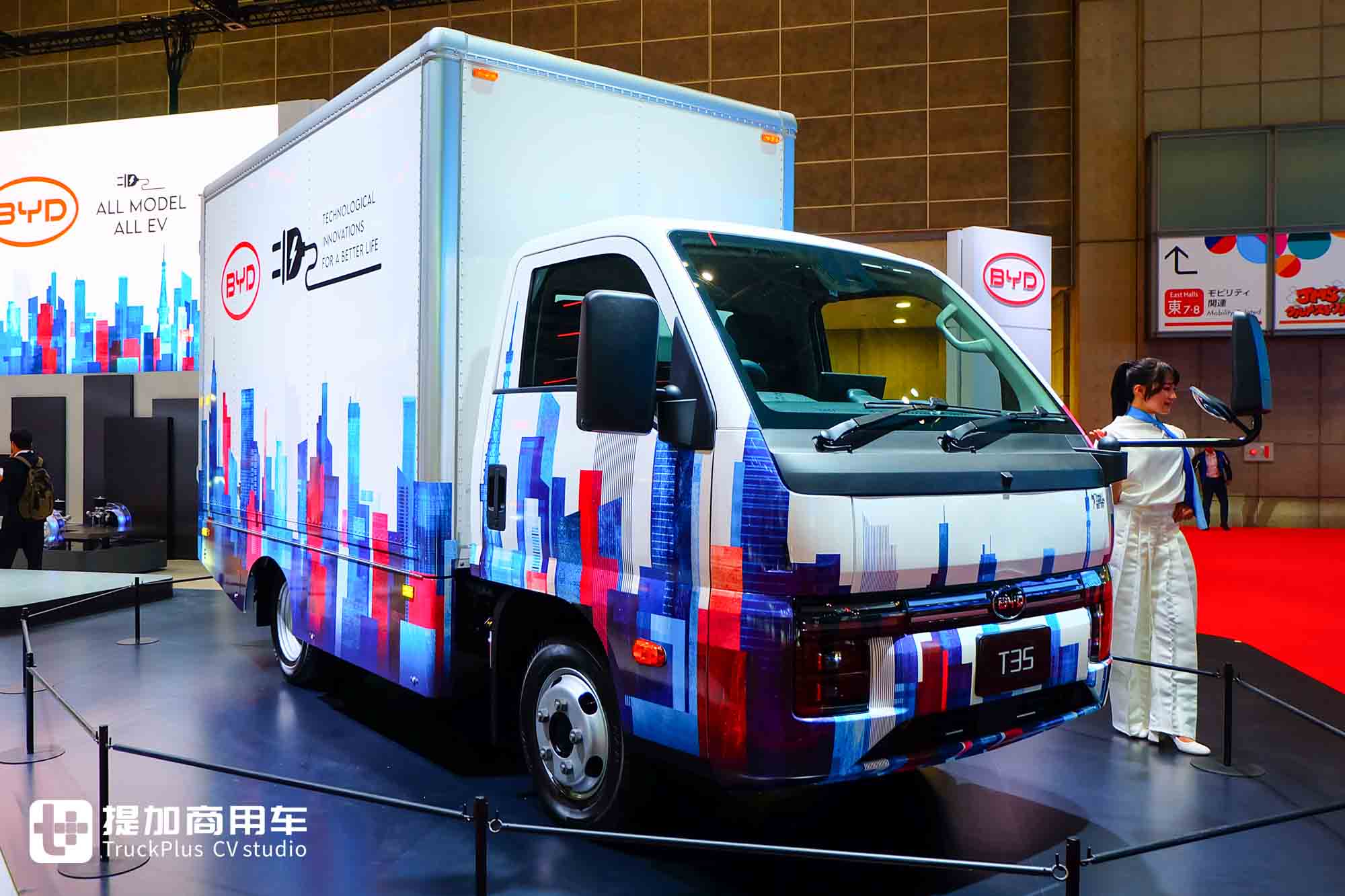 2025日本移动出行展|宜商也宜家,转弯半径不到五米!日本首发亮相的比亚迪T35纯电动轻卡实拍 - 第1张 - 提加商用车网 2025日本移动出行展|宜商也宜家,转弯半径不到五米!日本首发亮相的比亚迪T35纯电动轻卡实拍 - 第1张