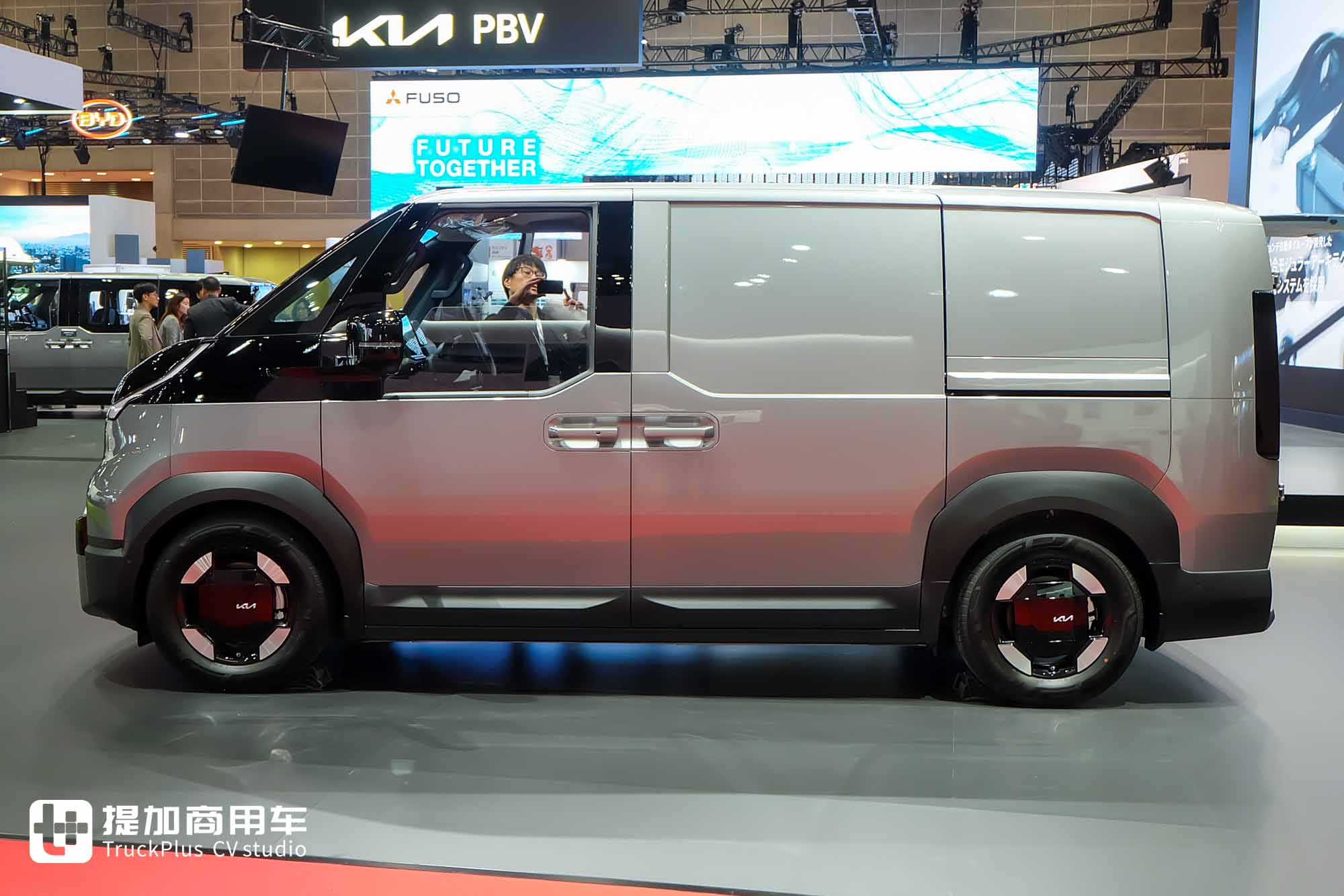 2025日本移动出行展|客运货运全满足!起亚PV5登陆日本市场,实拍带你看实力几何 - 第5张 - 提加商用车网 2025日本移动出行展|客运货运全满足!起亚PV5登陆日本市场,实拍带你看实力几何 - 第5张