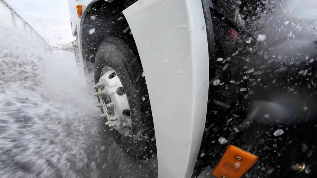 “双11”呼唤“当日达”!徐工4×2底充牵引车已就位 - 第2张 - 提加商用车网 “双11”呼唤“当日达”!徐工4×2底充牵引车已就位 - 第2张