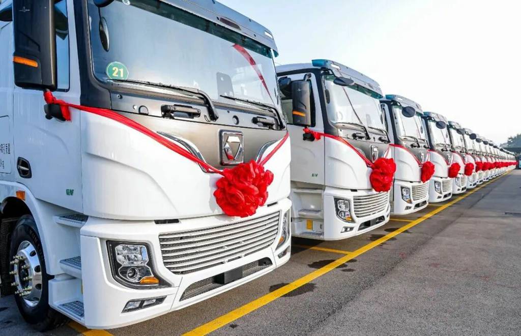 三次都买TA！百台徐工纯电动牵引车交付西南 - 第2张