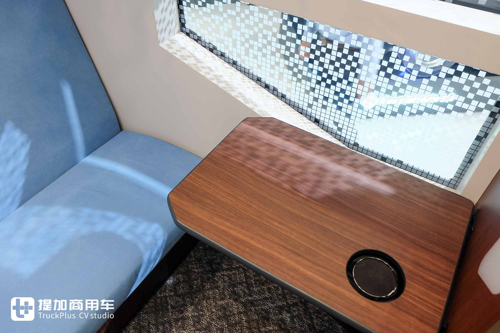 2025日本移动出行展|城市客车爆改移动办公室!比亚迪J6 Living Car“生活房车”亮相 - 第15张 - 提加商用车网 2025日本移动出行展|城市客车爆改移动办公室!比亚迪J6 Living Car“生活房车”亮相 - 第15张