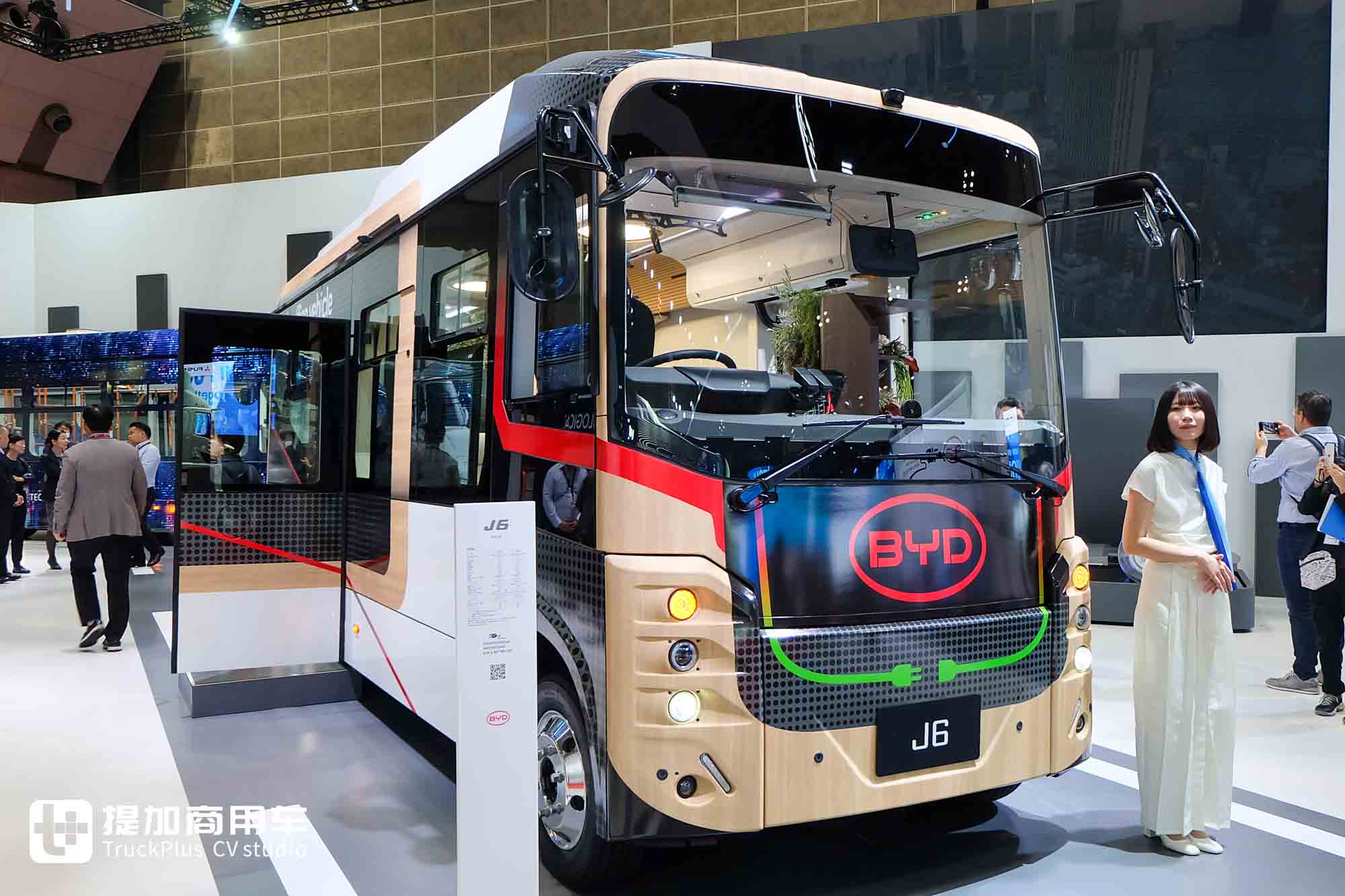 2025日本移动出行展|城市客车爆改移动办公室!比亚迪J6 Living Car“生活房车”亮相 - 第3张 - 提加商用车网 2025日本移动出行展|城市客车爆改移动办公室!比亚迪J6 Living Car“生活房车”亮相 - 第3张