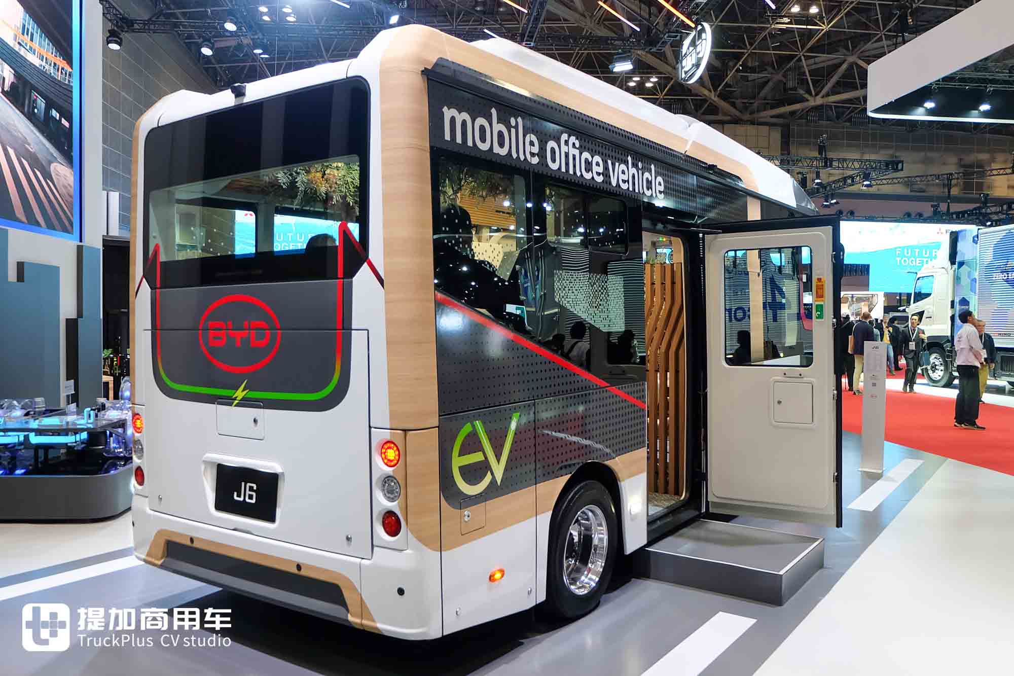 2025日本移动出行展|城市客车爆改移动办公室!比亚迪J6 Living Car“生活房车”亮相 - 第4张 - 提加商用车网 2025日本移动出行展|城市客车爆改移动办公室!比亚迪J6 Living Car“生活房车”亮相 - 第4张