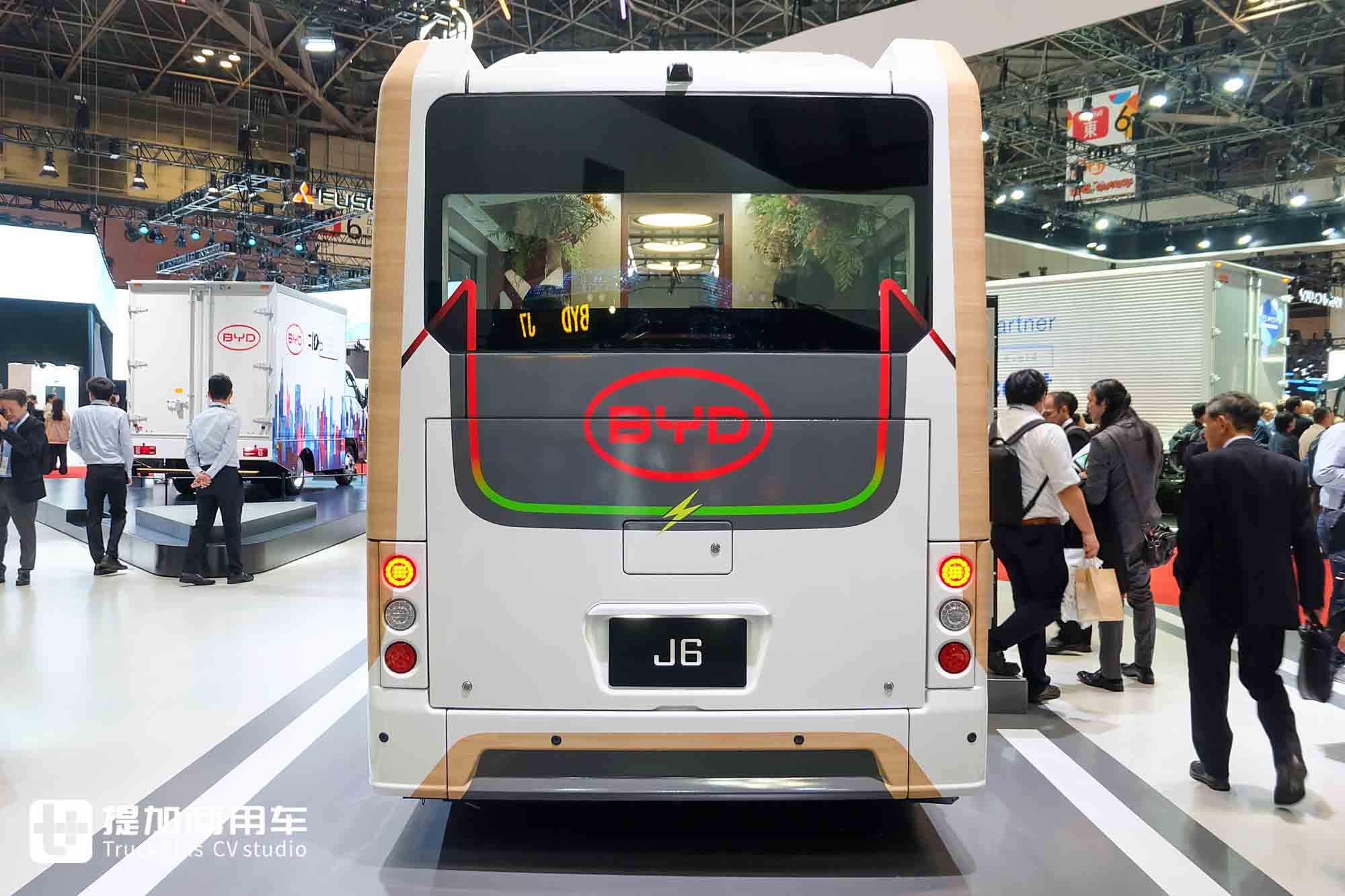 2025日本移动出行展|城市客车爆改移动办公室!比亚迪J6 Living Car“生活房车”亮相 - 第5张 - 提加商用车网 2025日本移动出行展|城市客车爆改移动办公室!比亚迪J6 Living Car“生活房车”亮相 - 第5张