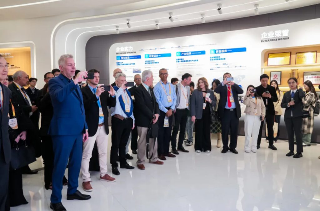 中拉企业家高峰会落幕,宇通以“绿色智造”擘画共赢新蓝图 - 第8张 - 提加商用车网 中拉企业家高峰会落幕,宇通以“绿色智造”擘画共赢新蓝图 - 第8张