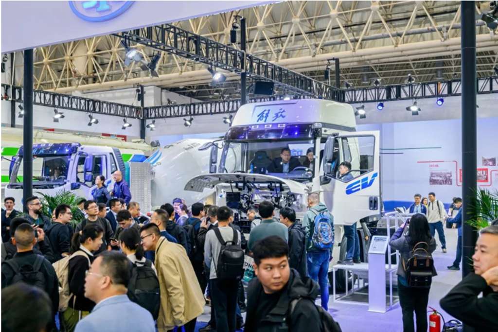 超2万人次!来看,武汉车展解放为啥这么火? - 第1张 - 提加商用车网 超2万人次!来看,武汉车展解放为啥这么火? - 第1张