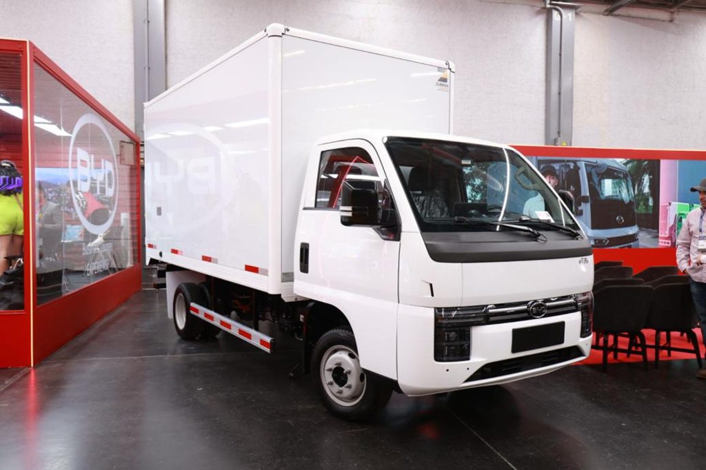 比亚迪全新纯电轿卡及厢式货车亮相拉美最大商用车展 - 第1张