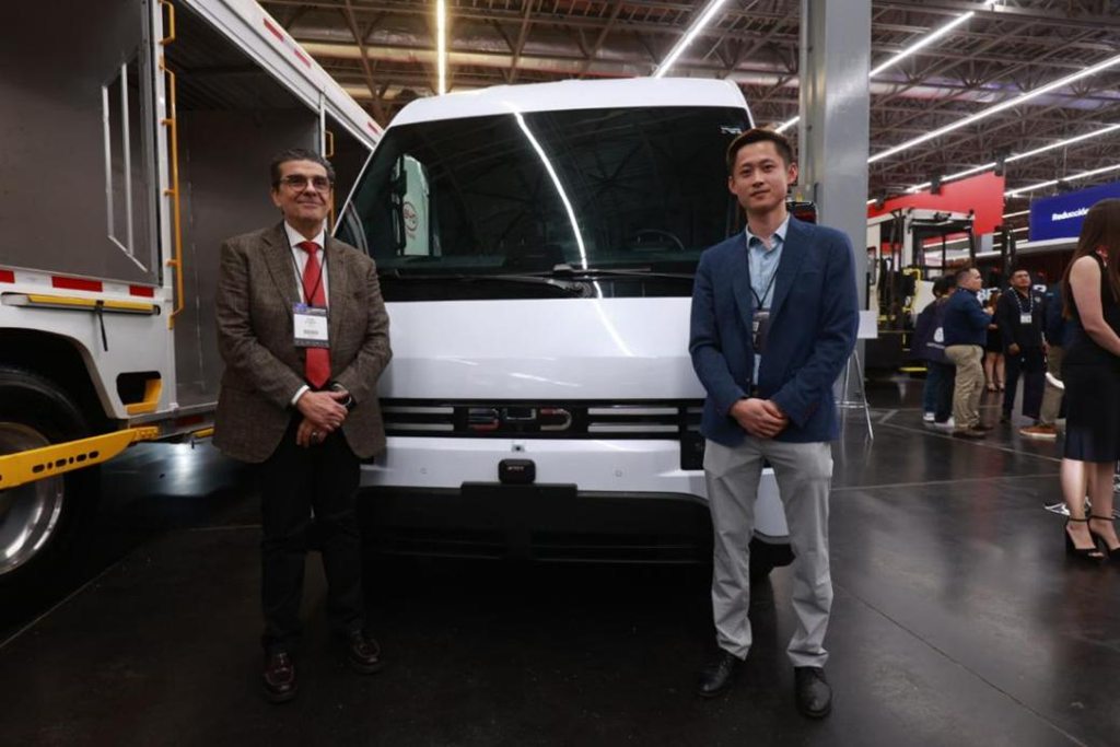 比亚迪全新纯电轿卡及厢式货车亮相拉美最大商用车展 - 第2张