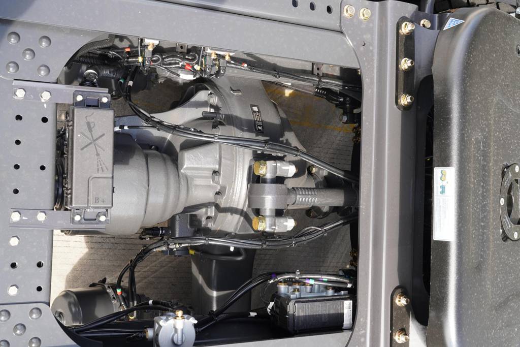 600度超大电量!这台乘龙纯电牵引车让卡友告别续航焦虑 - 第2张 - 提加商用车网 600度超大电量!这台乘龙纯电牵引车让卡友告别续航焦虑 - 第2张