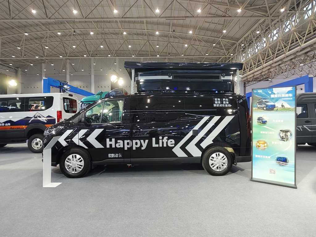 依维柯聚星、得意、欧霸·山海齐亮相武汉车展,最强阵容引围观 - 第4张 - 提加商用车网 依维柯聚星、得意、欧霸·山海齐亮相武汉车展,最强阵容引围观 - 第4张