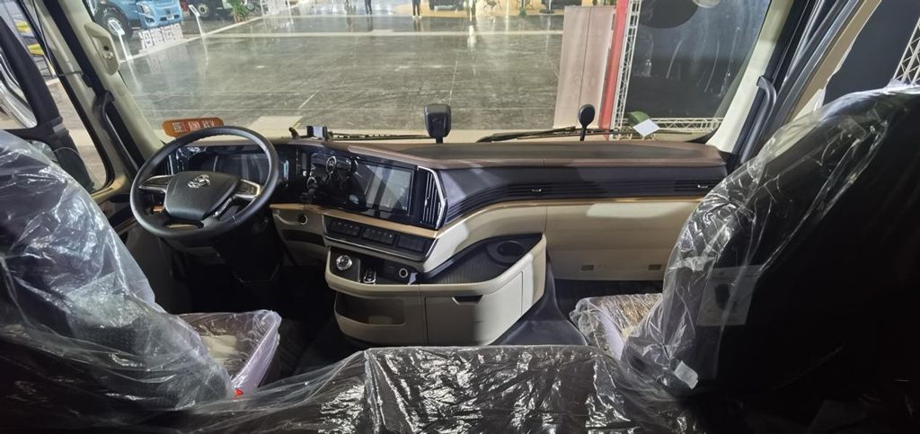 实至名归!乘龙HK LNG牵引车问鼎“2025年度燃气重卡品质引领奖” - 第5张 - 提加商用车网 实至名归!乘龙HK LNG牵引车问鼎“2025年度燃气重卡品质引领奖” - 第5张