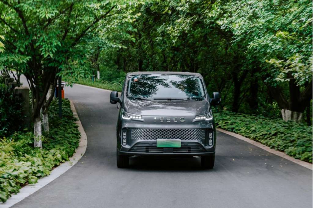 南京依维柯闪耀“车轮上的中国”:以技术实力与用户信赖斩获三项大奖 - 第5张 - 提加商用车网 南京依维柯闪耀“车轮上的中国”:以技术实力与用户信赖斩获三项大奖 - 第5张