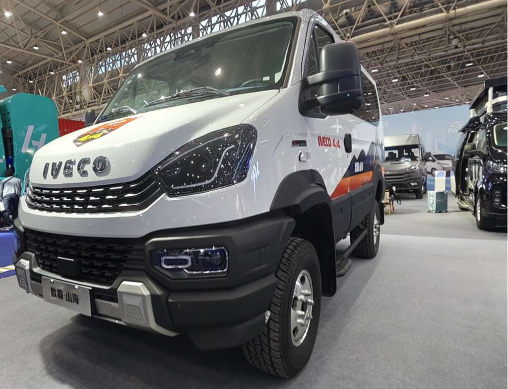 依维柯聚星、得意、欧霸·山海齐亮相武汉车展,最强阵容引围观 - 第6张 - 提加商用车网 依维柯聚星、得意、欧霸·山海齐亮相武汉车展,最强阵容引围观 - 第6张