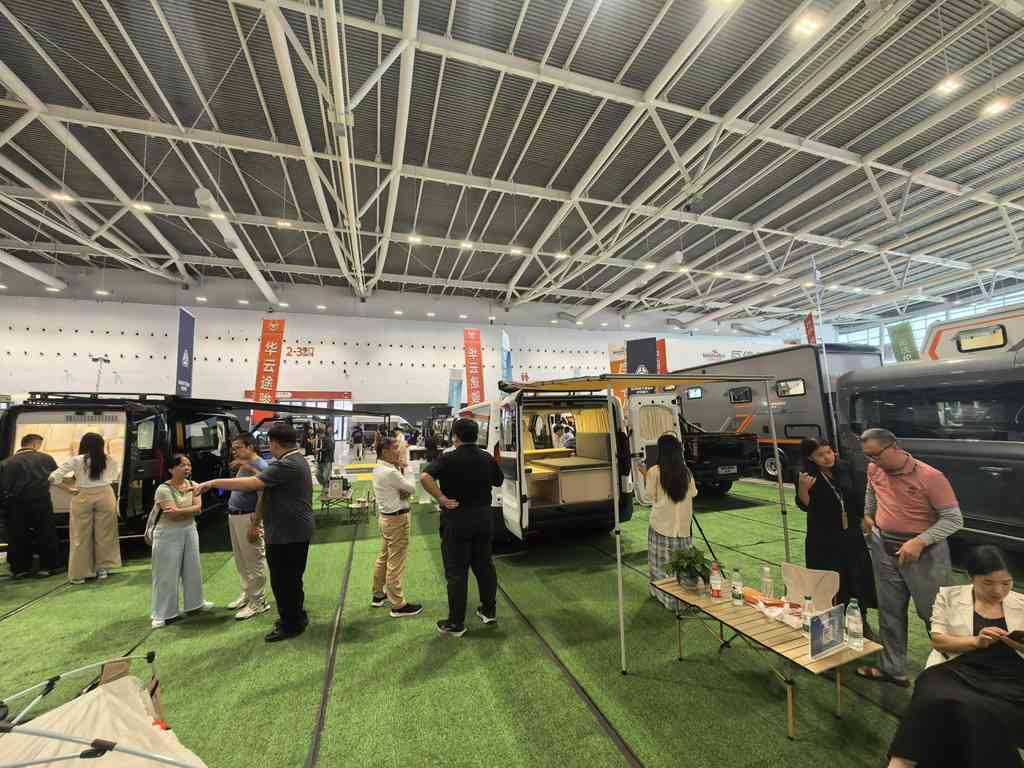 中国重汽轻型汽车登陆广州国际房车展，为户外向往定制移动空间 - 第6张
