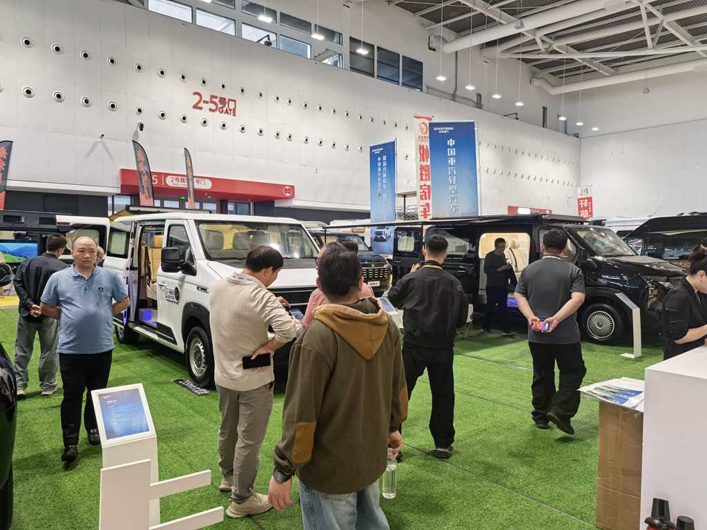 中国重汽轻型汽车登陆广州国际房车展，为户外向往定制移动空间 - 第7张