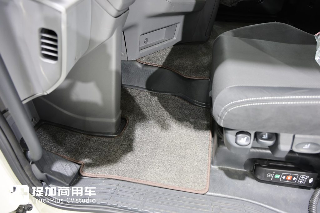欧洲人抢着要的国产氢能半挂，续航超700km，欧洲版东风天龙GX氢燃料电池牵引车实拍 - 第13张