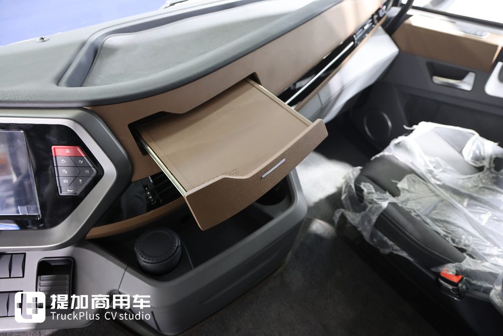 欧洲人抢着要的国产氢能半挂，续航超700km，欧洲版东风天龙GX氢燃料电池牵引车实拍 - 第16张
