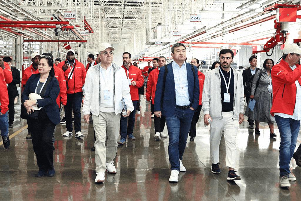 NEXT SANY ERA | 三一2025全球交通能源峰会在三一智联重卡产业园圆满举办! - 第2张 - 提加商用车网 NEXT SANY ERA | 三一2025全球交通能源峰会在三一智联重卡产业园圆满举办! - 第2张