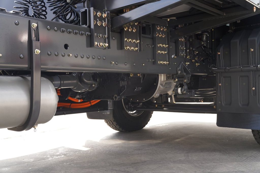 鲜乘直通车 | 乘龙H7 Pro新能源牵引车：从驾驭到运营，开启智慧创富新时代 - 第3张