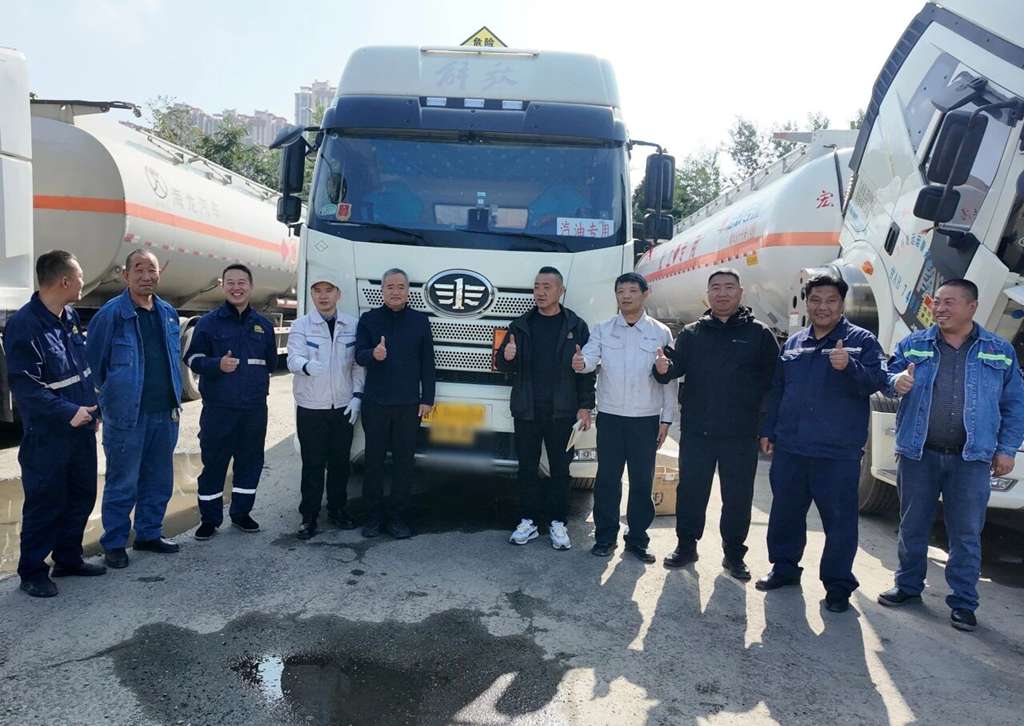 你好,跨界营销先锋|从职能“服务者”到客户“贴心人”:一位党群人的驻外奋斗路 - 第2张 - 提加商用车网 你好,跨界营销先锋|从职能“服务者”到客户“贴心人”:一位党群人的驻外奋斗路 - 第2张