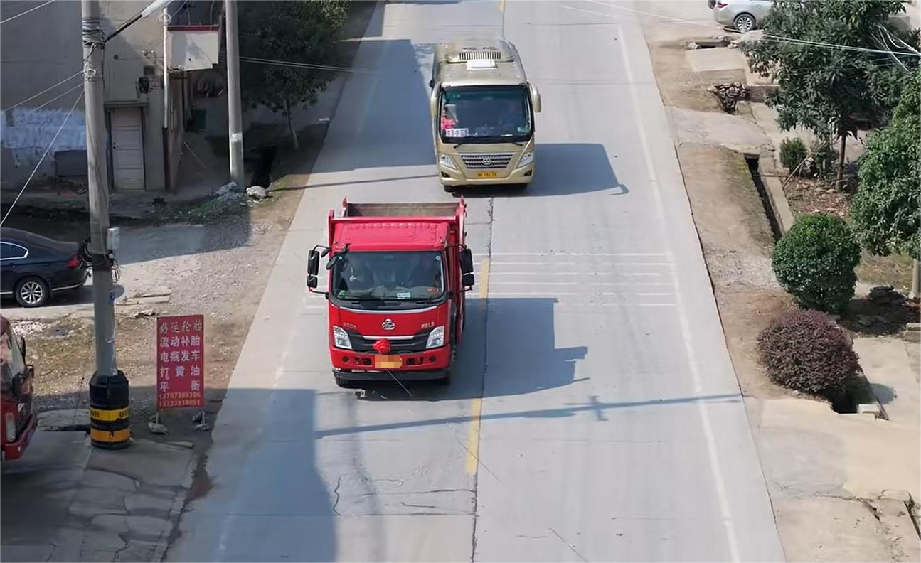 鲜乘老友记 | 好路快跑,烂路稳过!乘龙L3为何成为肖师傅的“全能选手”? - 第4张 - 提加商用车网 鲜乘老友记 | 好路快跑,烂路稳过!乘龙L3为何成为肖师傅的“全能选手”? - 第4张