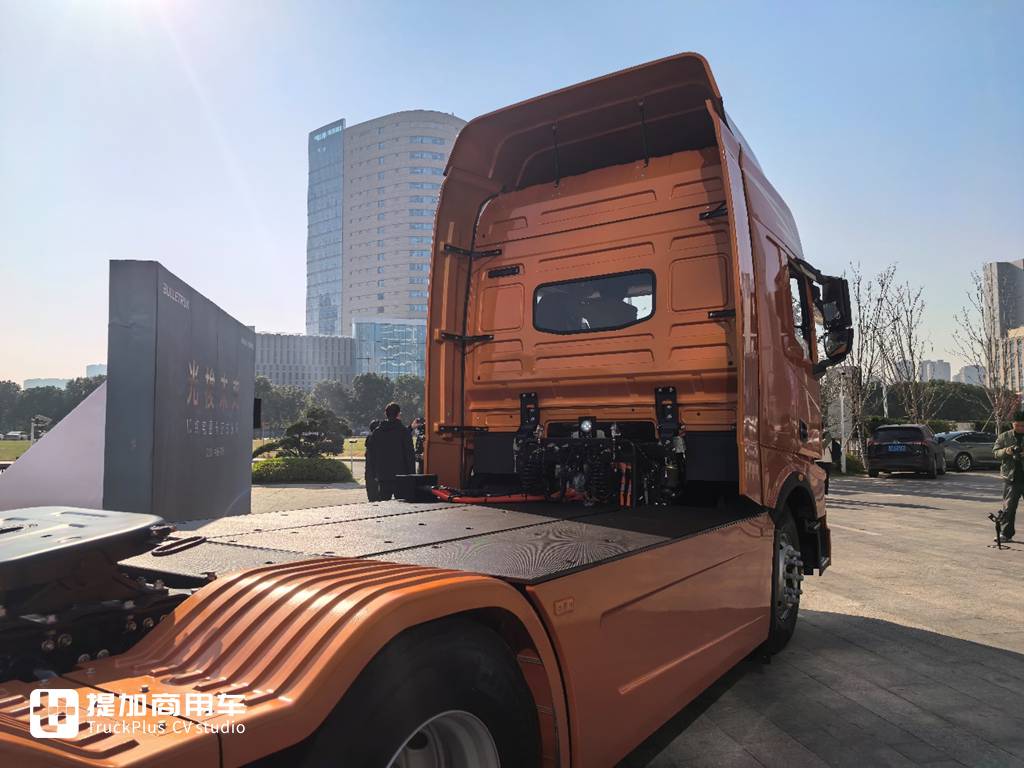 光梭未来卡车，你听说过吗？其最新推出的来福1.0纯电牵引车实拍 - 第3张