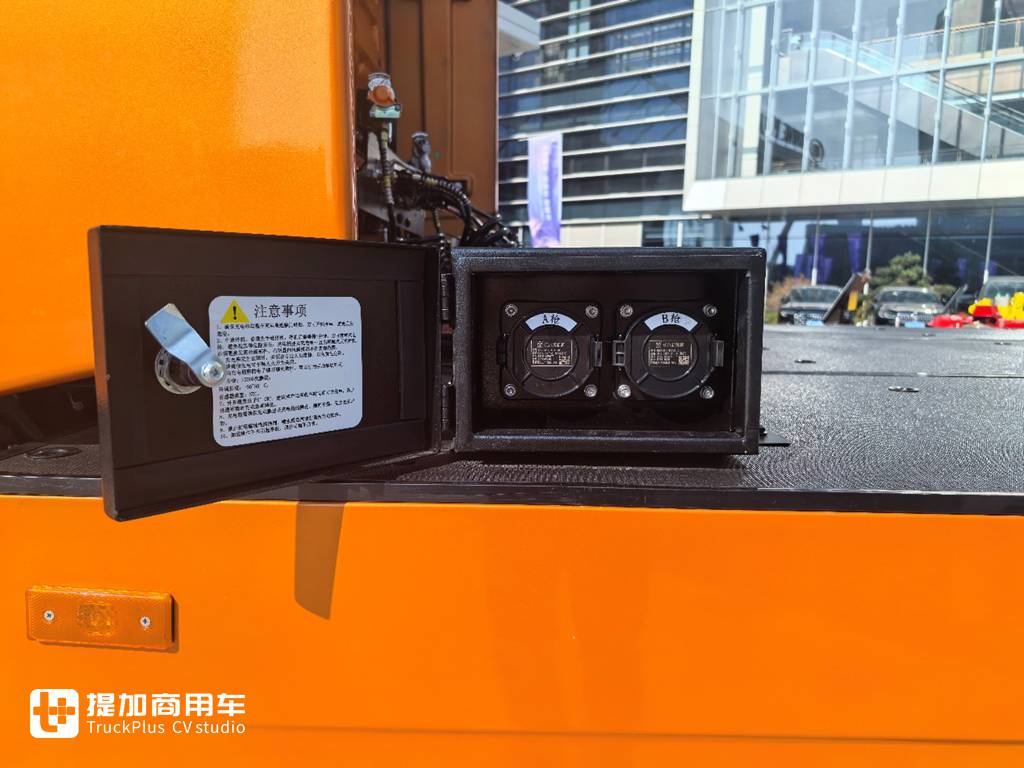 光梭未来卡车，你听说过吗？其最新推出的来福1.0纯电牵引车实拍 - 第4张