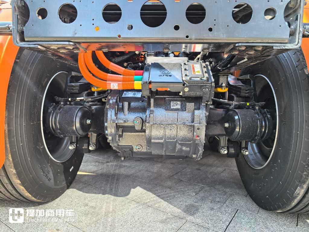 光梭未来卡车，你听说过吗？其最新推出的来福1.0纯电牵引车实拍 - 第5张