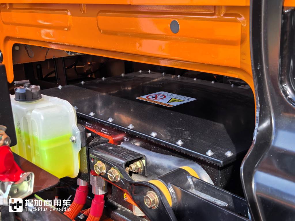 光梭未来卡车，你听说过吗？其最新推出的来福1.0纯电牵引车实拍 - 第7张