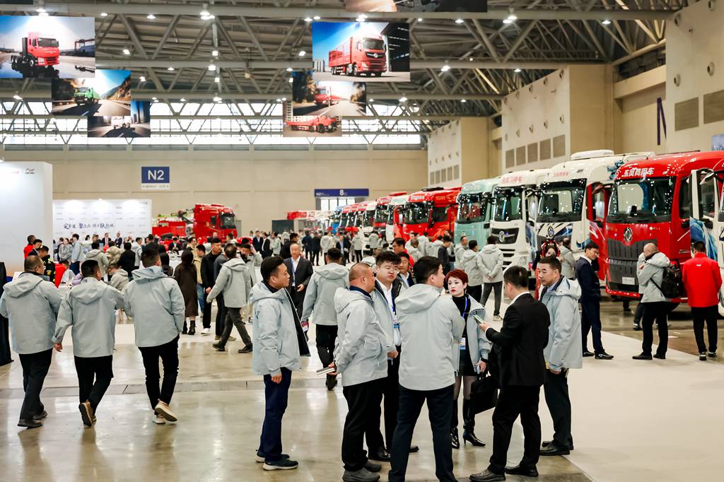 定赛道 聚合力 携手跃新程 东风商用车2026合作伙伴大会绘就发展新蓝图 - 第11张 - 提加商用车网 定赛道 聚合力 携手跃新程 东风商用车2026合作伙伴大会绘就发展新蓝图 - 第11张