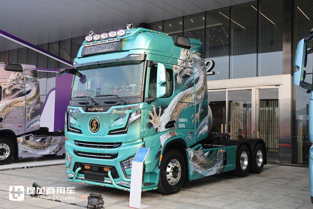 高端再进一步，全新德龙X6000来袭，实拍超凡旗舰牵引车带你看看都升级改进了啥！ - 第1张