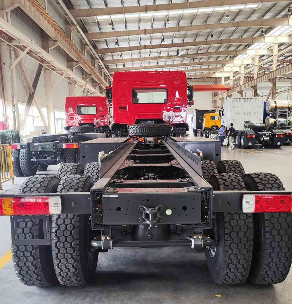 长续航强动力双核驱动 资源运输优选乘龙H5 8x4纯电自卸车 - 第4张 - 提加商用车网 长续航强动力双核驱动 资源运输优选乘龙H5 8x4纯电自卸车 - 第4张