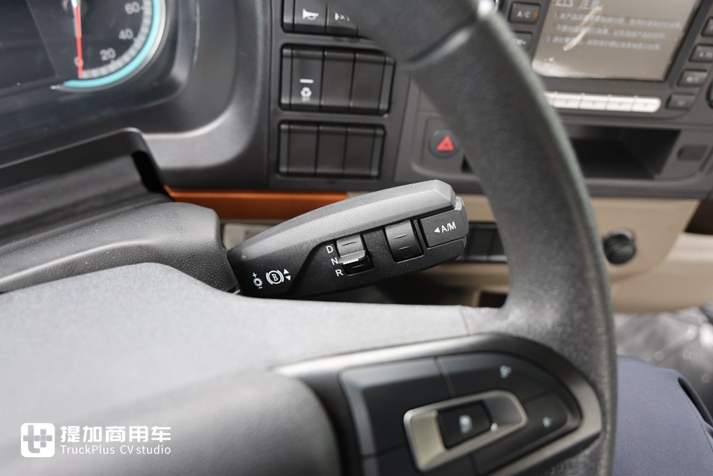 纯平地板驾驶室,还是全新专属造型,陕汽最新推出的H6000E纯电动重卡实拍 - 第9张 - 提加商用车网 纯平地板驾驶室,还是全新专属造型,陕汽最新推出的H6000E纯电动重卡实拍 - 第9张