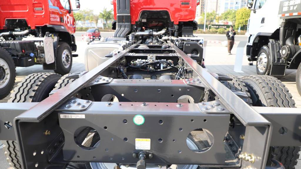 破解极限工况运输痛点 乘龙H5 4×2极限自卸车助卡友创富 - 第3张 - 提加商用车网 破解极限工况运输痛点 乘龙H5 4×2极限自卸车助卡友创富 - 第3张